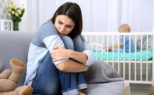 Por qué las mujeres que dan a luz por cesárea tiene mayor depresión posparto